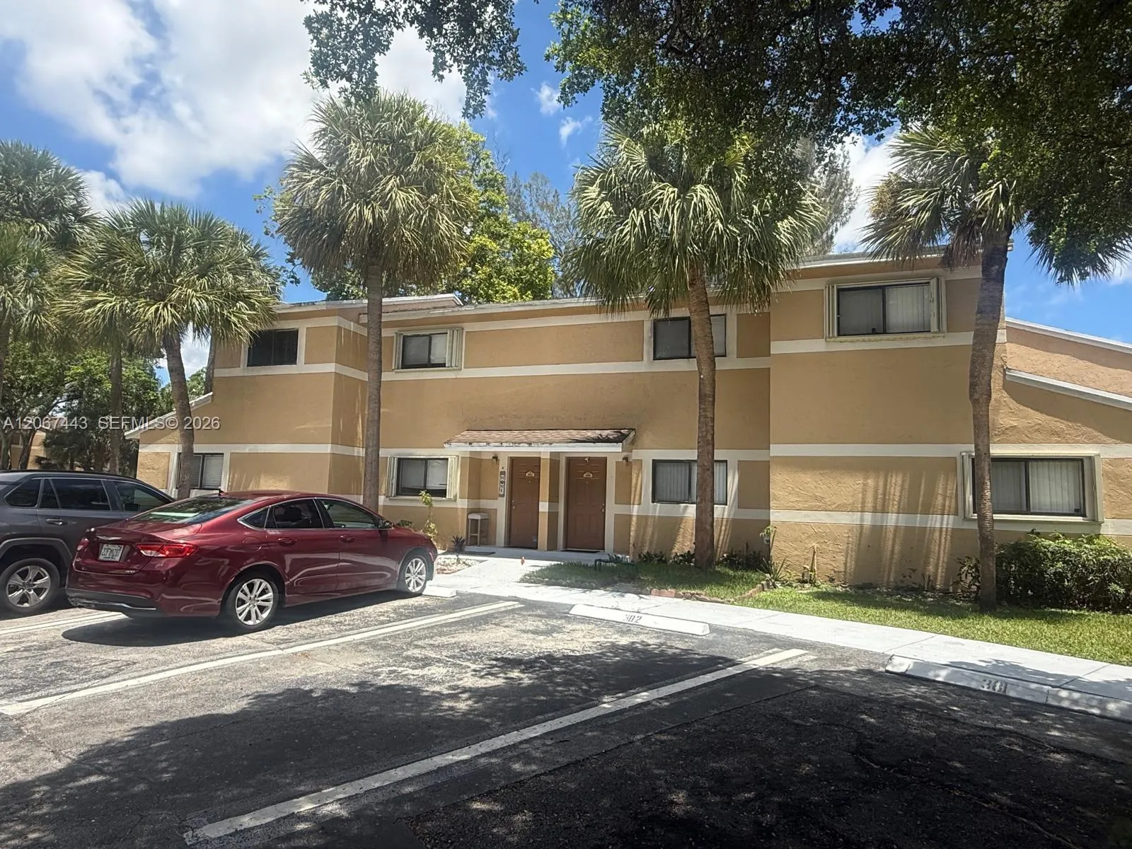 Listing  203 E Palm Circle E, Pembroke Pines, FL 33025, Pembroke Pines, FL 33025