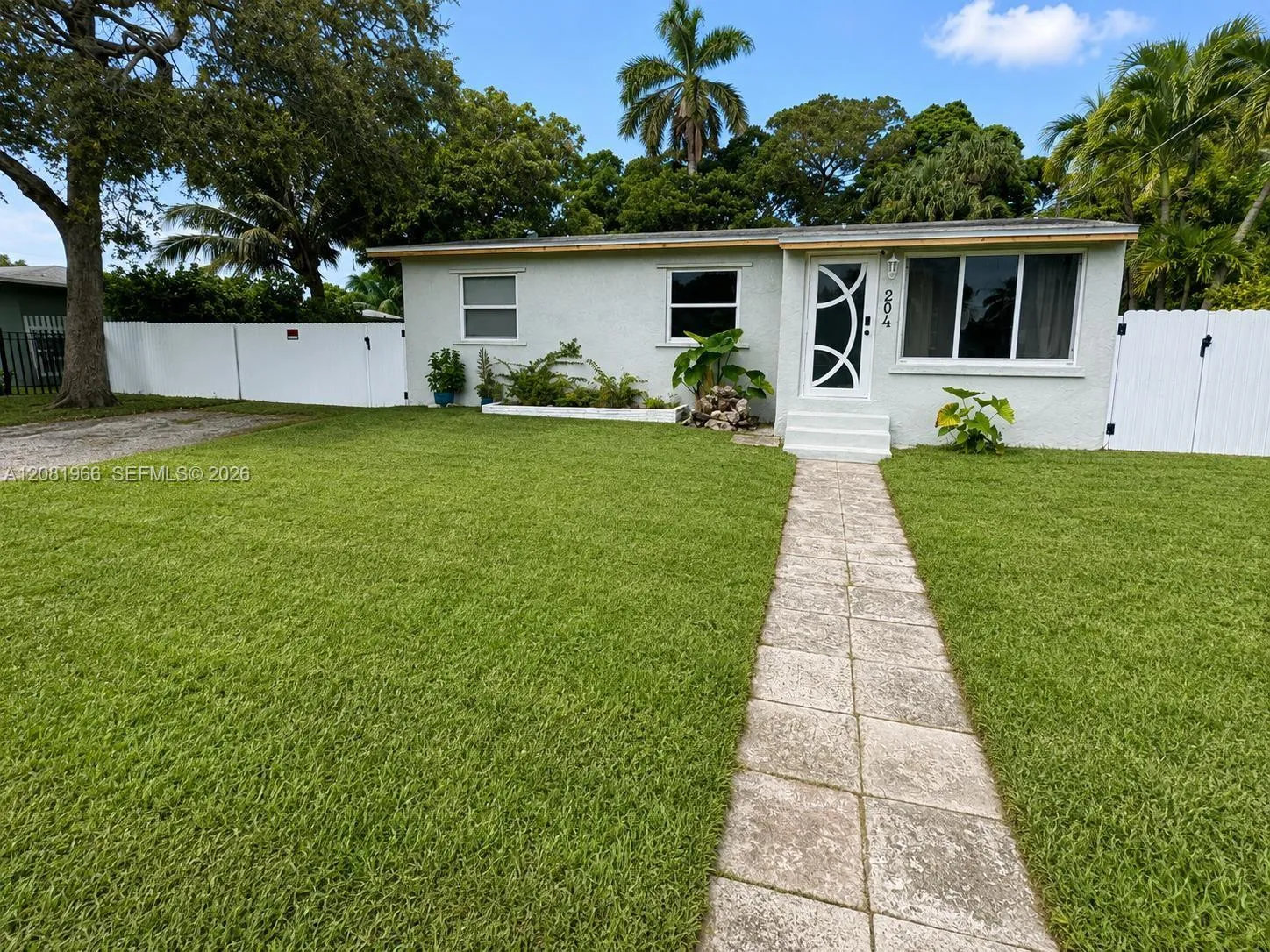 Listing  204 SW 7th Avenue, Hallandale Beach, FL 33009, Hallandale Beach, FL 33009