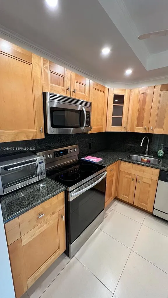 View details of listing 20500 W Country Club Drive 204, Aventura, FL 33180 Aventura with MLS# 