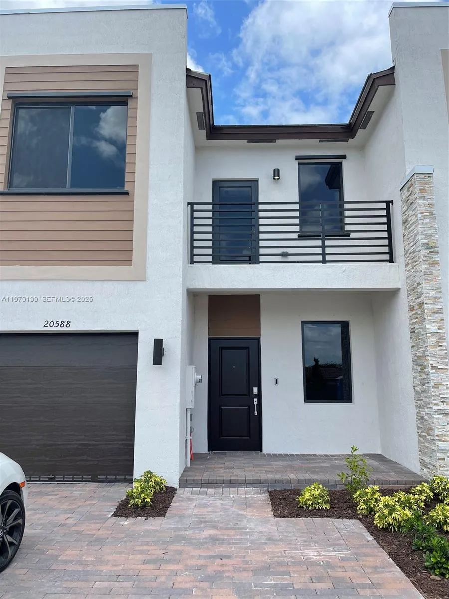 Listing  20564 NE 5th Place, Miami, FL 33179, Miami, FL 33179