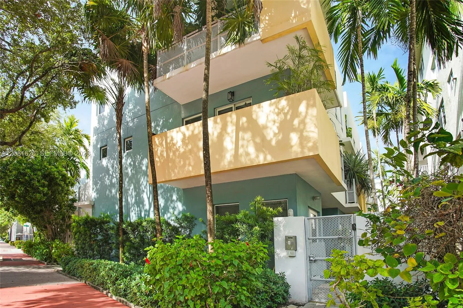 Listing  206 Washington Avenue 12, Miami Beach, FL 33139, Miami Beach, FL 33139