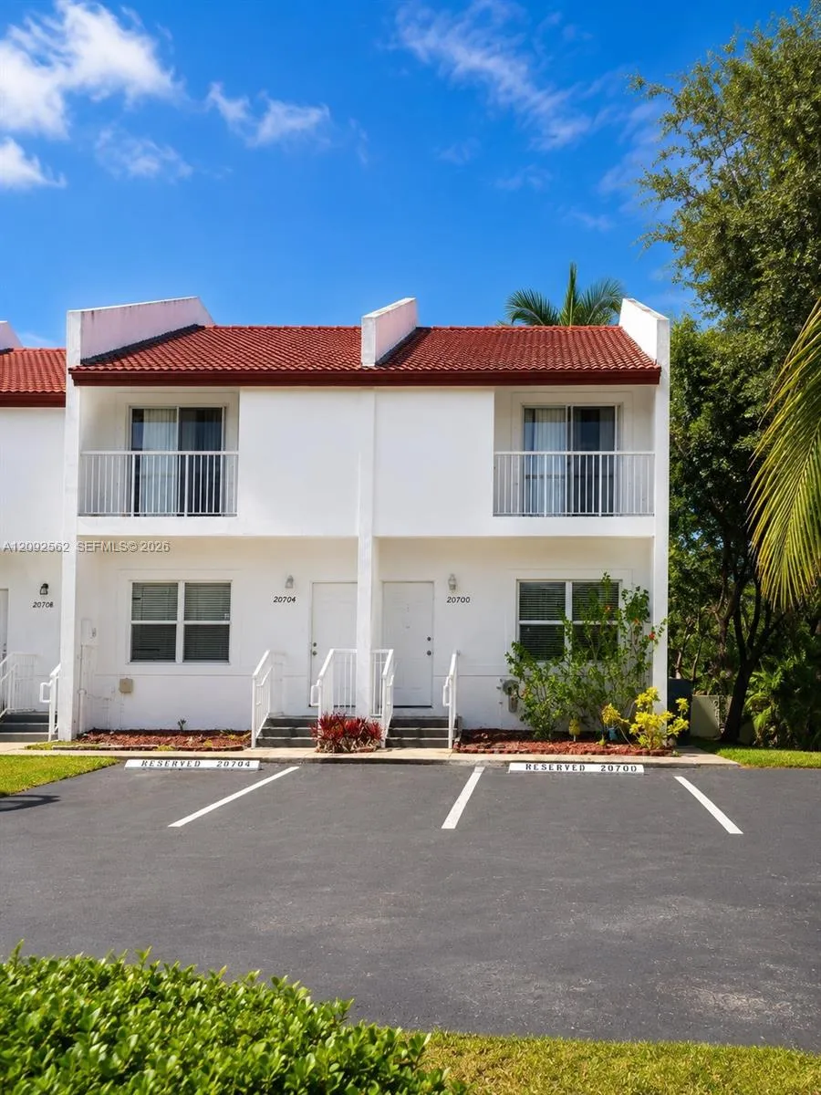 View details of listing 20700 SW 82nd Avenue 20700, Cutler Bay, FL 33189 Cutler Bay with MLS#