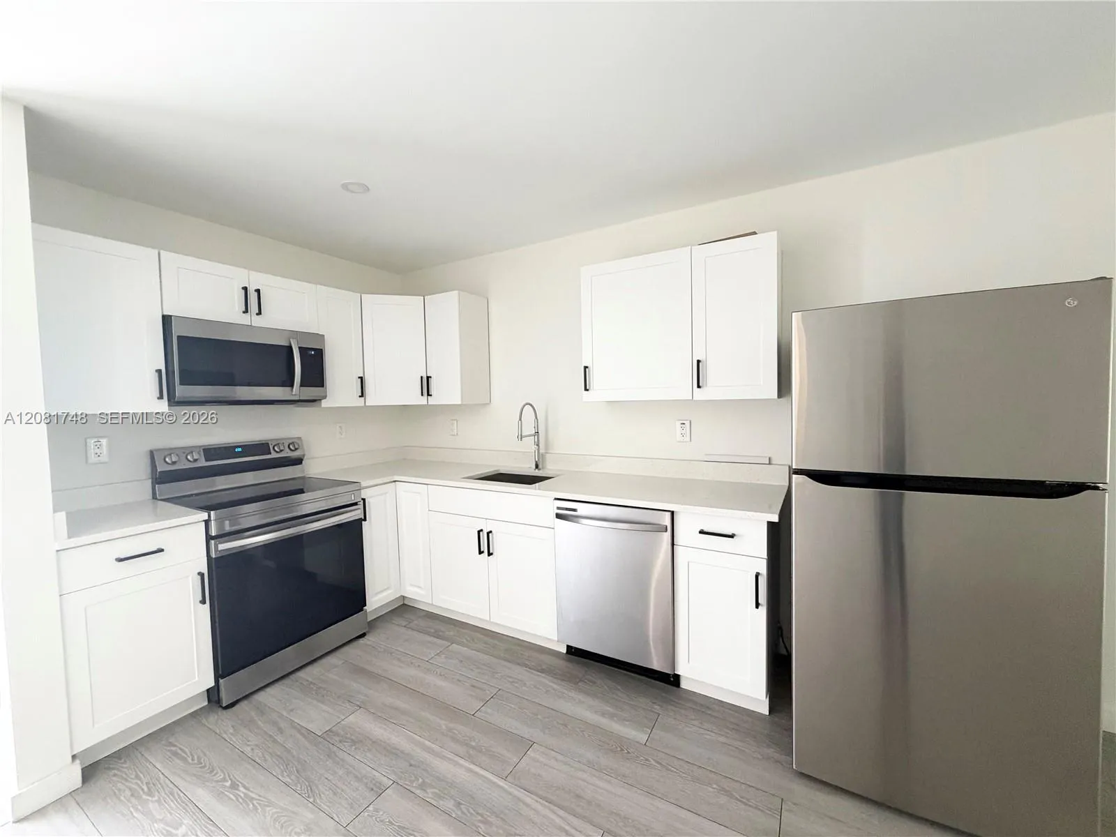 View details of listing 208 Meridian Avenue 6, Miami Beach, FL 33139 Miami Beach with MLS#