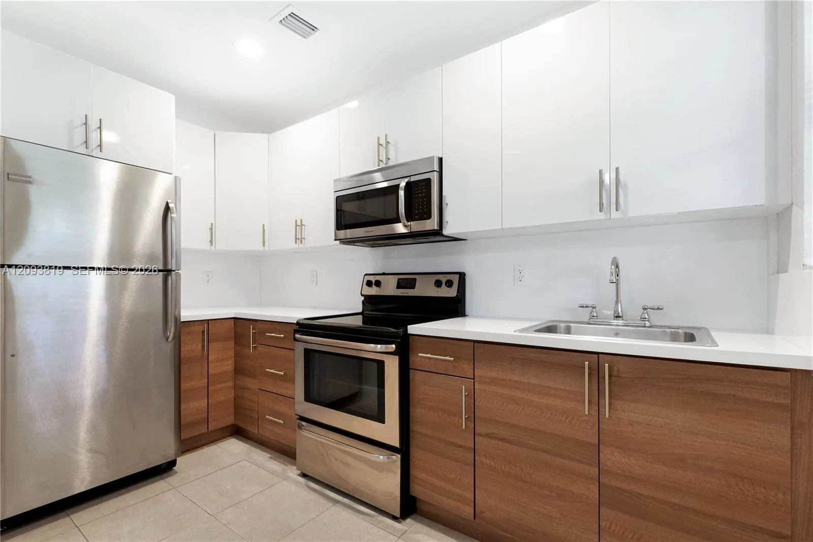 View details of listing 214 Salamanca Avenue 3, Coral Gables, FL 33134 Coral Gables with MLS#