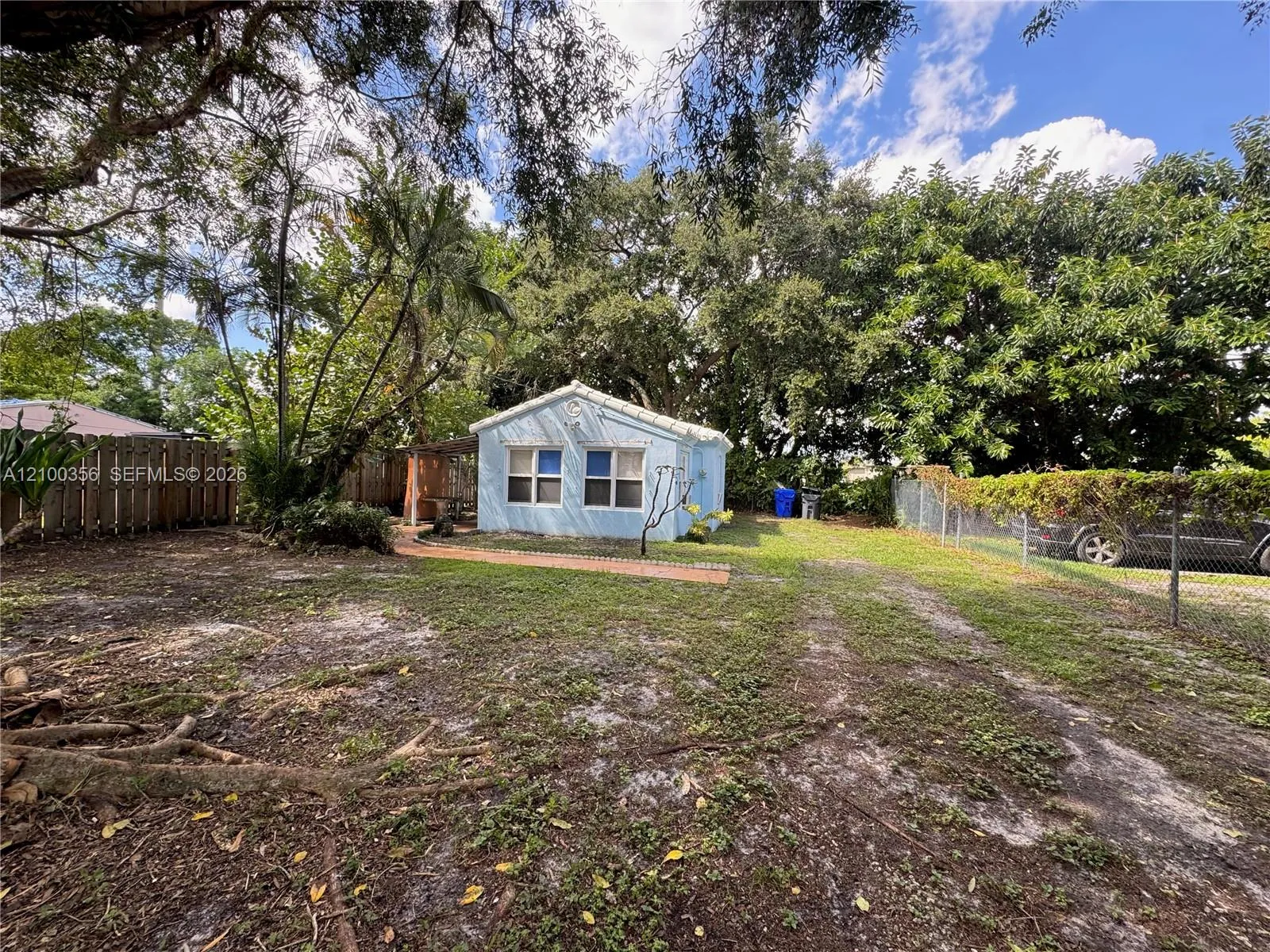 View details of listing 215 Columbus Parkway, Hollywood, FL 33021 Hollywood with MLS# 