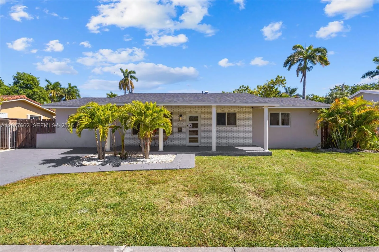 Listing  220 NE 10th Avenue, Hallandale Beach, FL 33009, Hallandale Beach, FL 33009