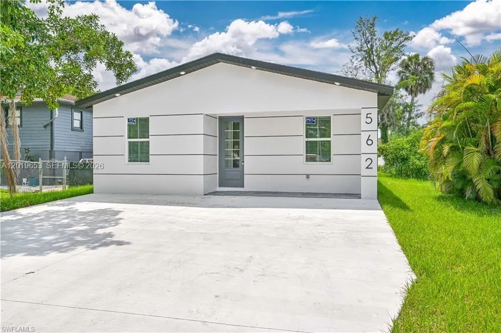 Listing  2223 Carver Avenue, FL 33916, FL 33916