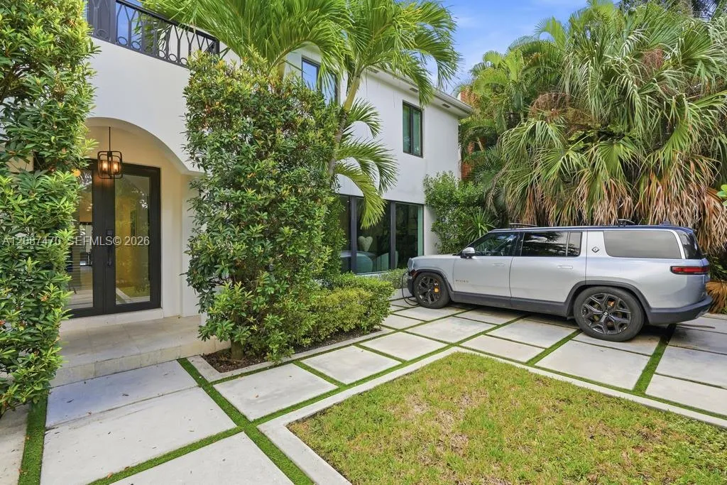 Listing  2225 Meridian Avenue, Miami Beach, FL 33139, Miami Beach, FL 33139