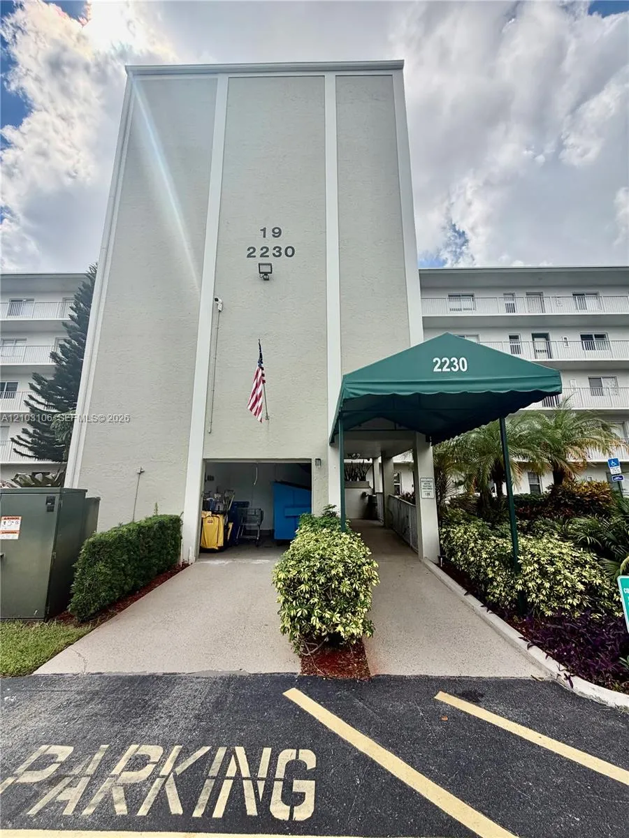 Listing  2230 N Cypress Bend Drive 308, Pompano Beach, FL 33069, Pompano Beach, FL 33069