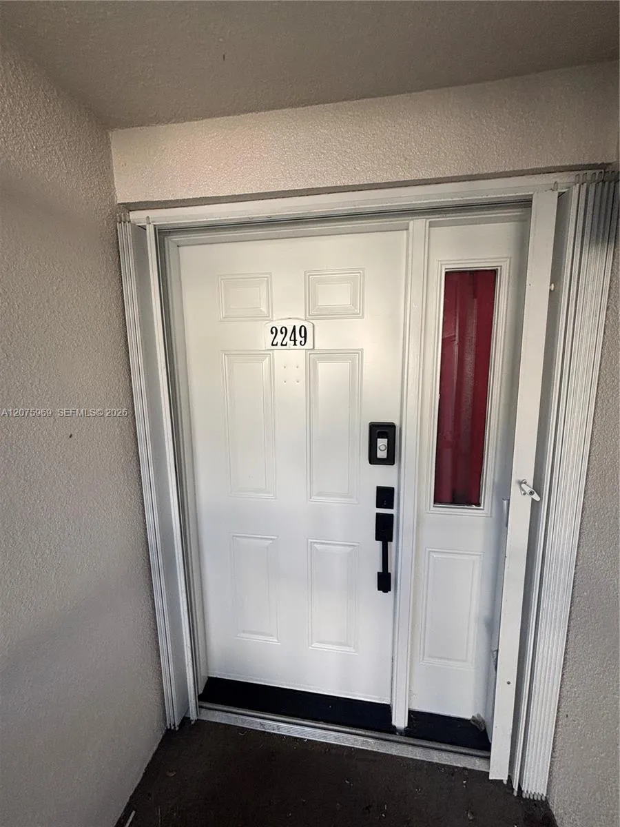 View details of listing 2249 SE 27th Drive 106-D, Homestead, FL 33035 Homestead with MLS#