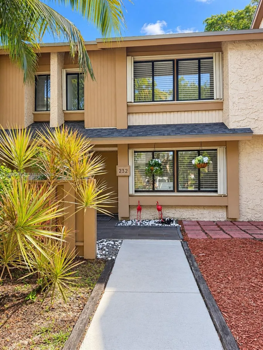 View details of listing 232 Wimbledon Lake Drive 232, Plantation, FL 33324 Plantation with MLS# 