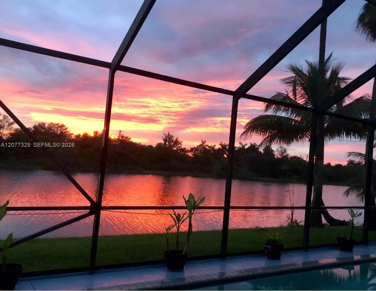 View details of listing 2386 SW 183rd Terrace, Miramar, FL 33029 Miramar with MLS# 