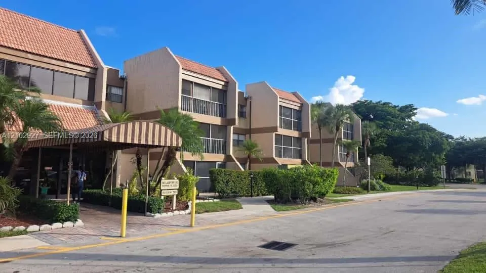 View details of listing 240 Lakeview Drive 106, Weston, FL 33326 Weston with MLS#