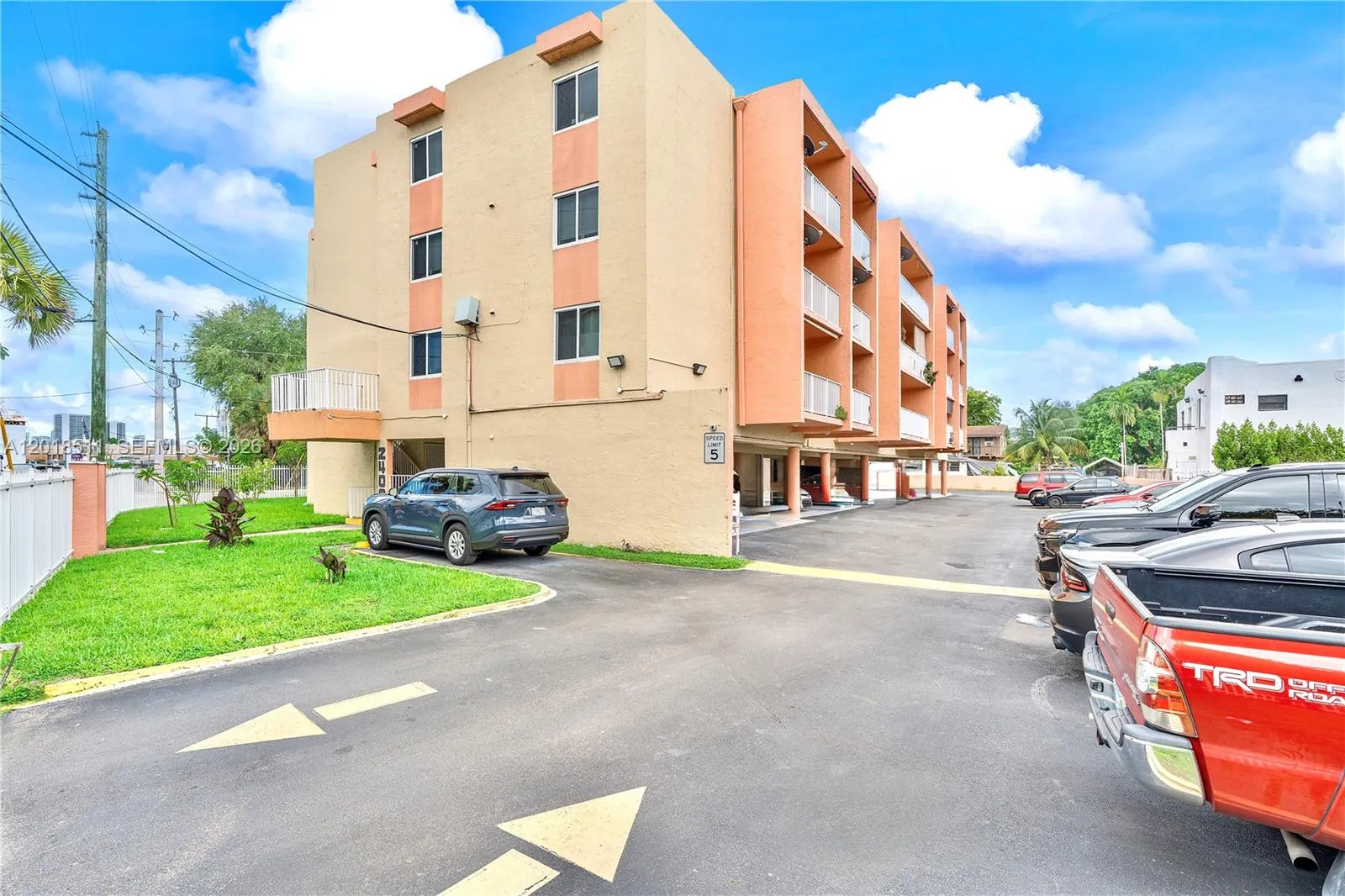 Listing  2400 NW 16th St Road, Miami, FL 33125, Miami, FL 33125