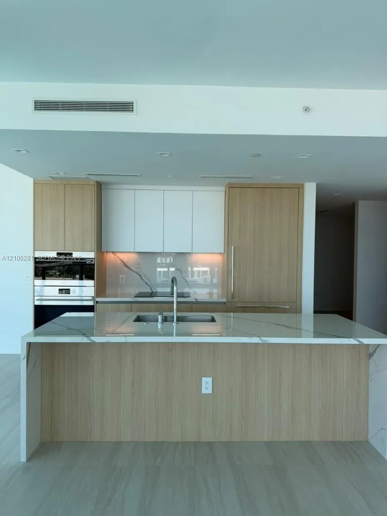 View details of listing 2411 Laguna Circle 1606, North Miami, FL 33181 North Miami with MLS#