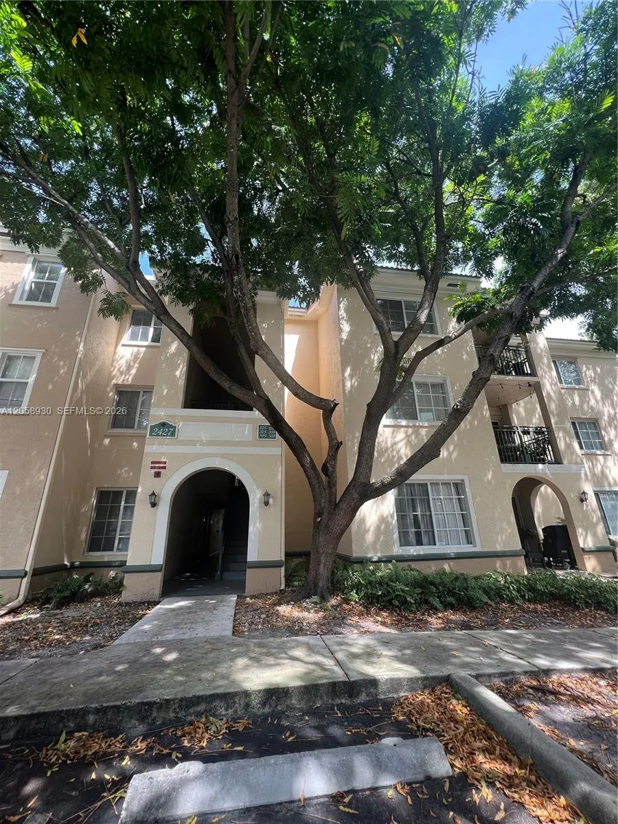 View details of listing 2427 Centergate Drive 305, Miramar, FL 33025 Miramar with MLS# 