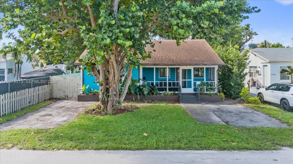 View details of listing 2434 Lincoln Street, Hollywood, FL 33020 Hollywood with MLS#