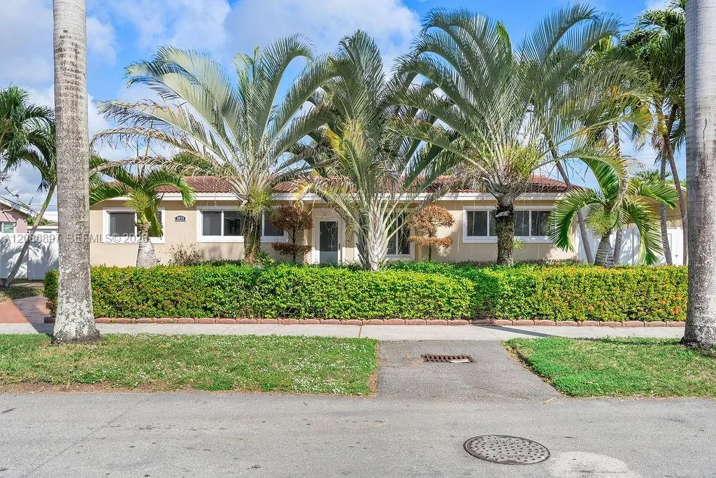 Listing  2475 NE 214th Street, Aventura, FL 33180, Aventura, FL 33180