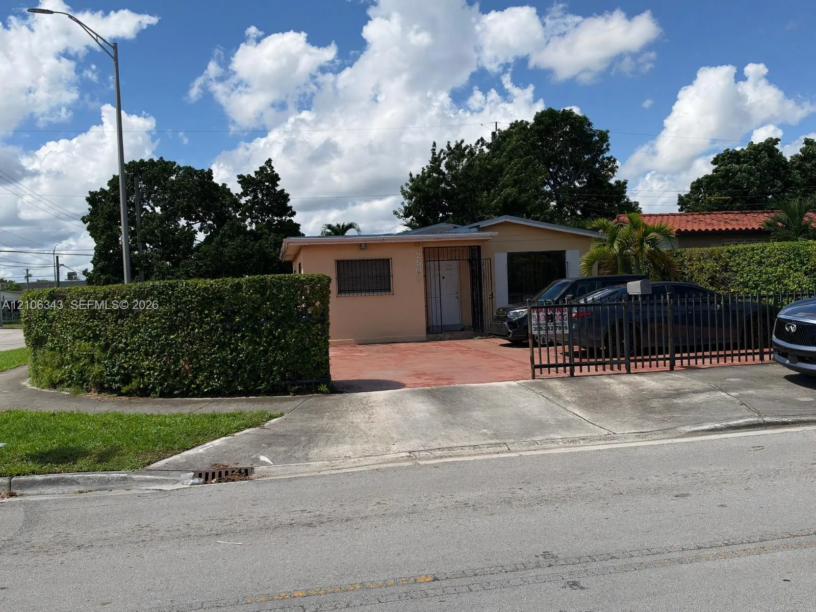 Listing  2500 W 8th Lane, Hialeah, FL 33010, Hialeah, FL 33010