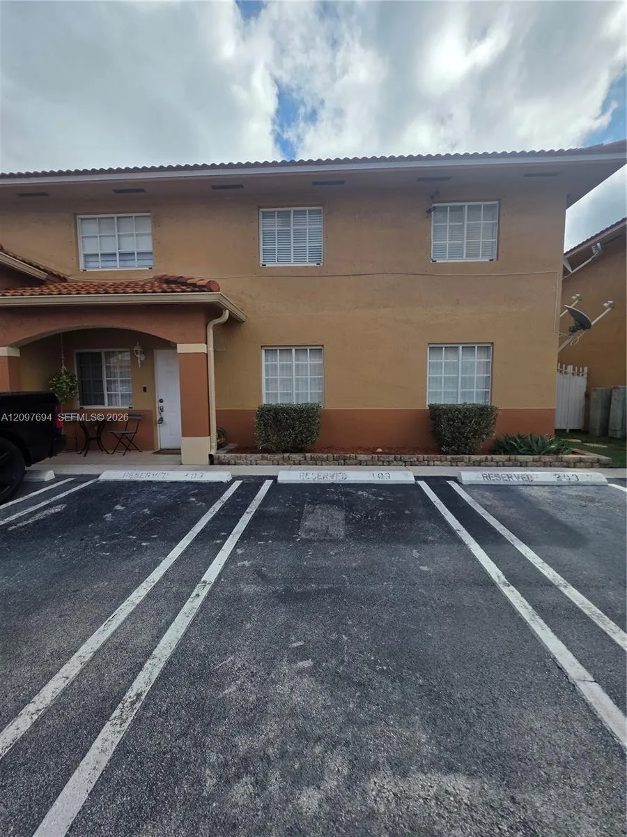 Listing  2505 W 76th Street 103, Hialeah, FL 33016, Hialeah, FL 33016
