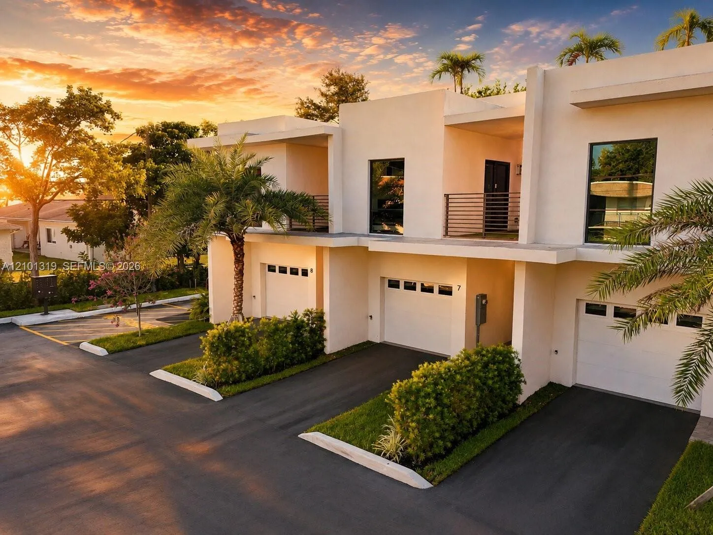 Listing  2511 Pierce Street 7, Hollywood, FL 33020, Hollywood, FL 33020