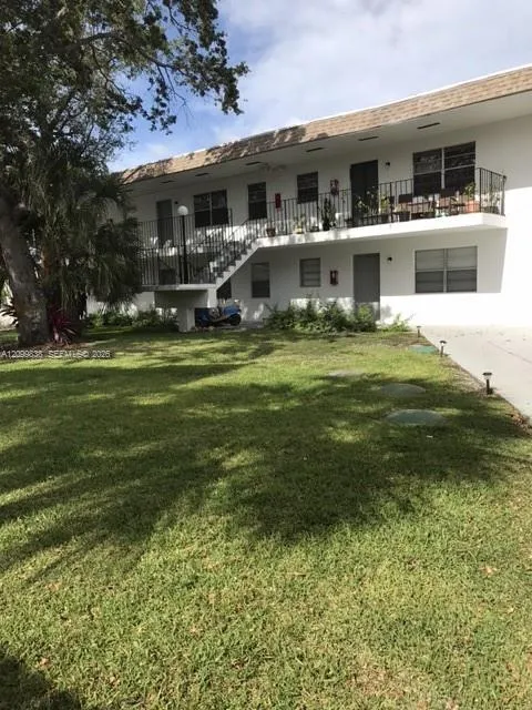 View details of listing 2525 Polk Street 3, Hollywood, FL 33020 Hollywood with MLS# 