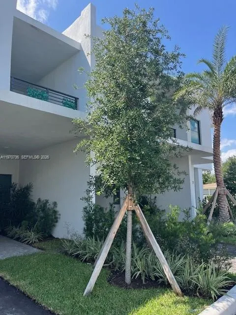 Listing  2526 Pierce Street 12, Hollywood, FL 33020, Hollywood, FL 33020