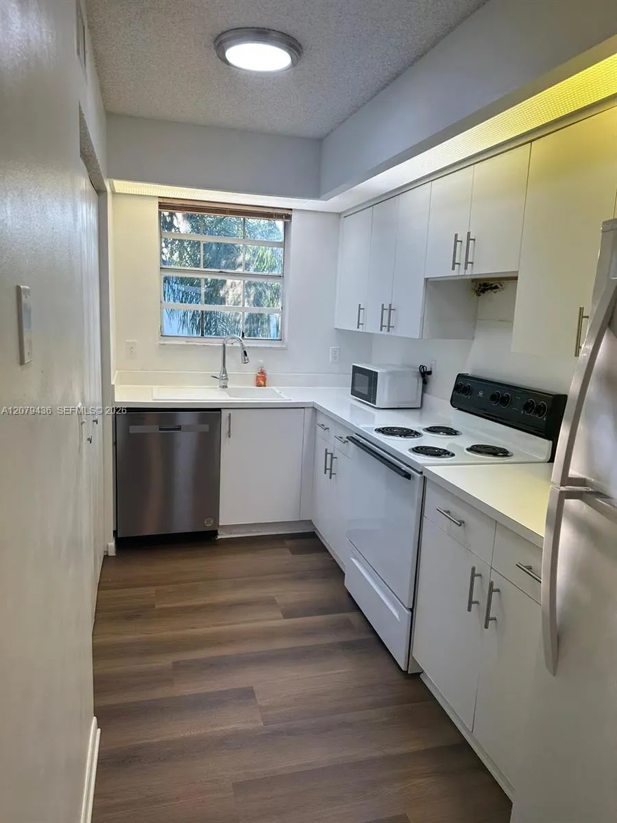 Listing  2528 SE 20th Place 201-C, Homestead, FL 33035, Homestead, FL 33035