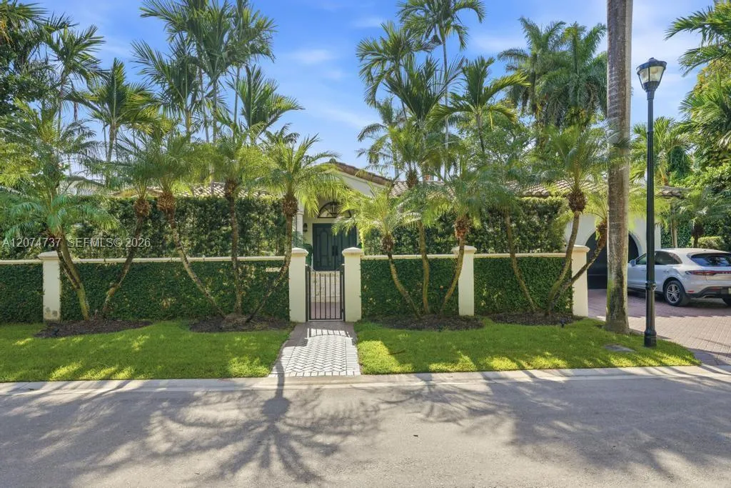 View details of listing 2532 NW Lake Avenue, Miami Beach, FL 33140 Miami Beach with MLS#
