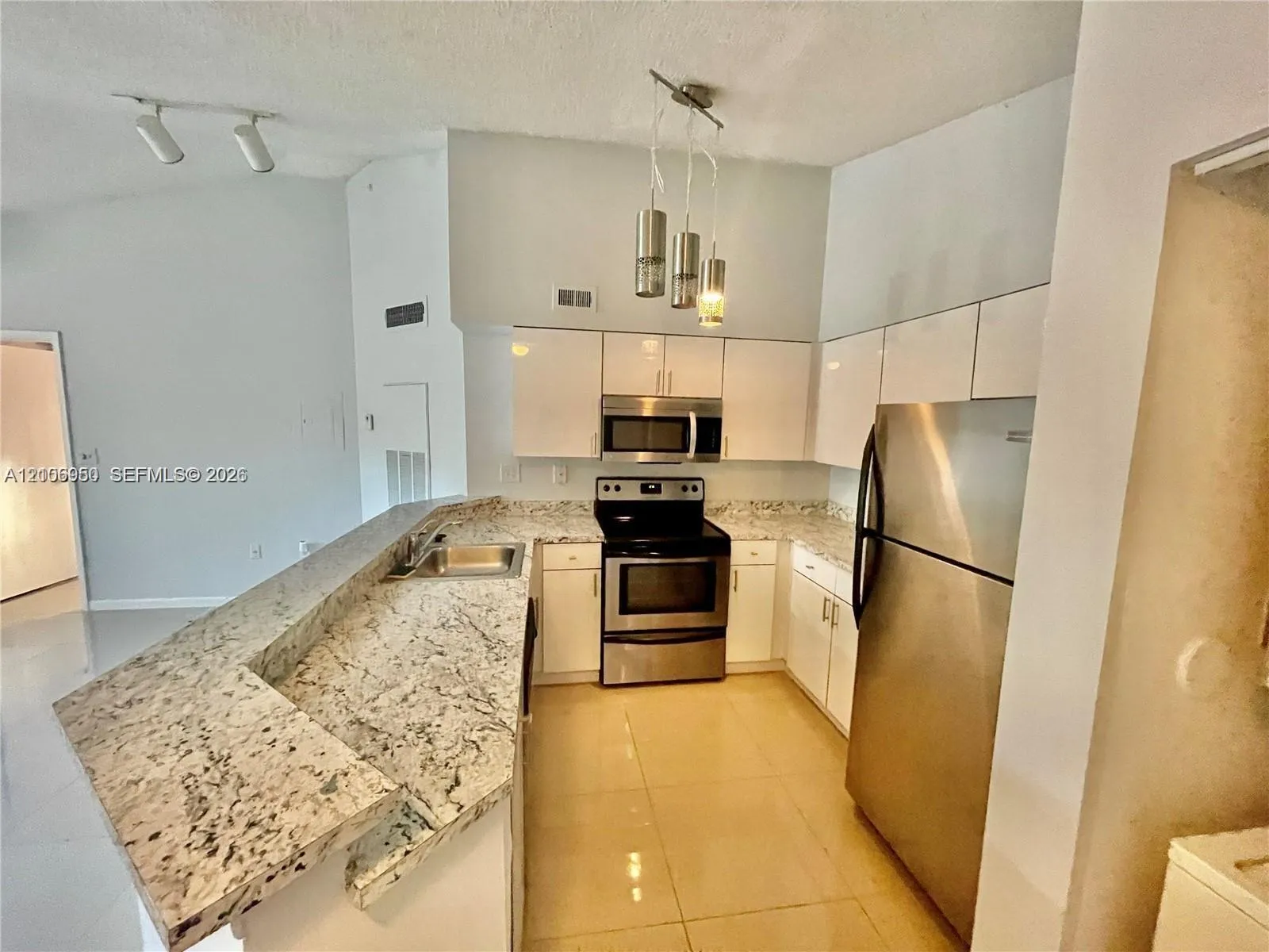 View details of listing 2550 SW 18th Terrace 1405, Fort Lauderdale, FL 33315 Fort Lauderdale with MLS#