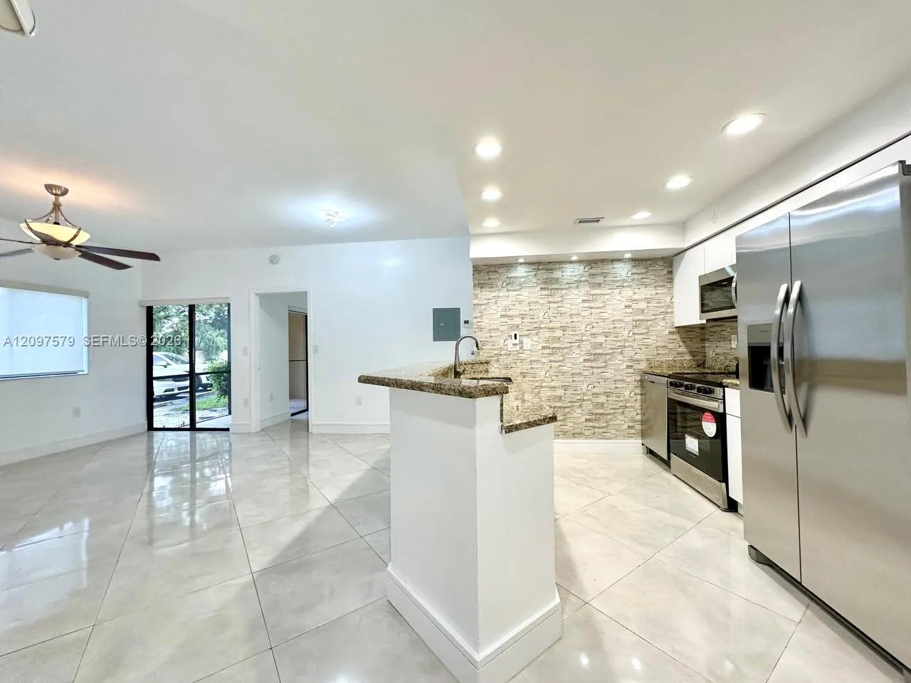 View details of listing 2550 SW 18th Terrace 1802, Fort Lauderdale, FL 33315 Fort Lauderdale with MLS# 