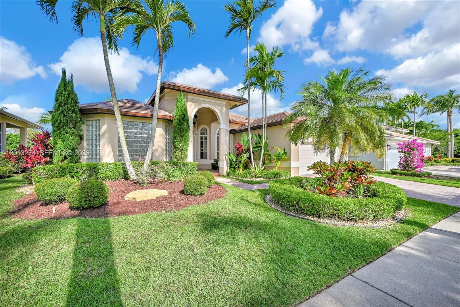 View details of listing 2553 Jardin Manor, Weston, FL 33327 Weston with MLS#