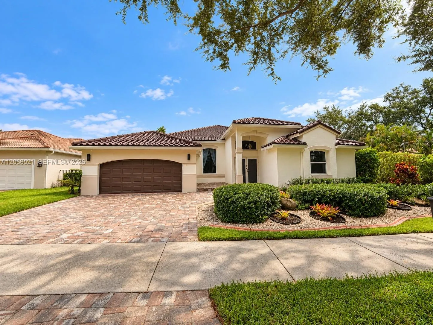 View details of listing 2616 Oakbrook Court, Weston, FL 33332 Weston with MLS#