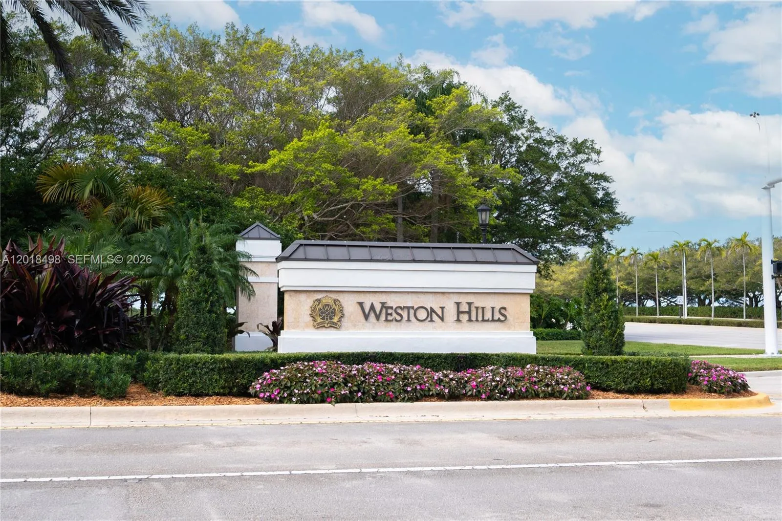 View details of listing 2621 Oakbrook Lane, Weston, FL 33332 Weston with MLS#