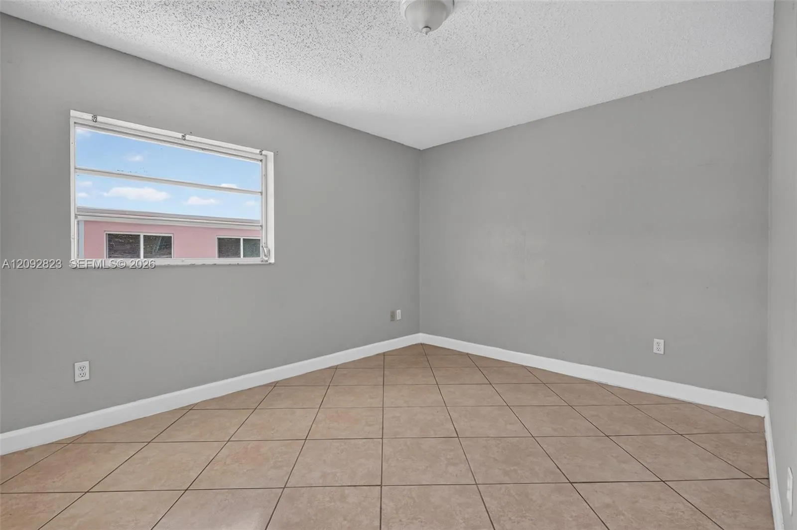 Listing  275 W 68th Street 106, Hialeah, FL 33014, Hialeah, FL 33014