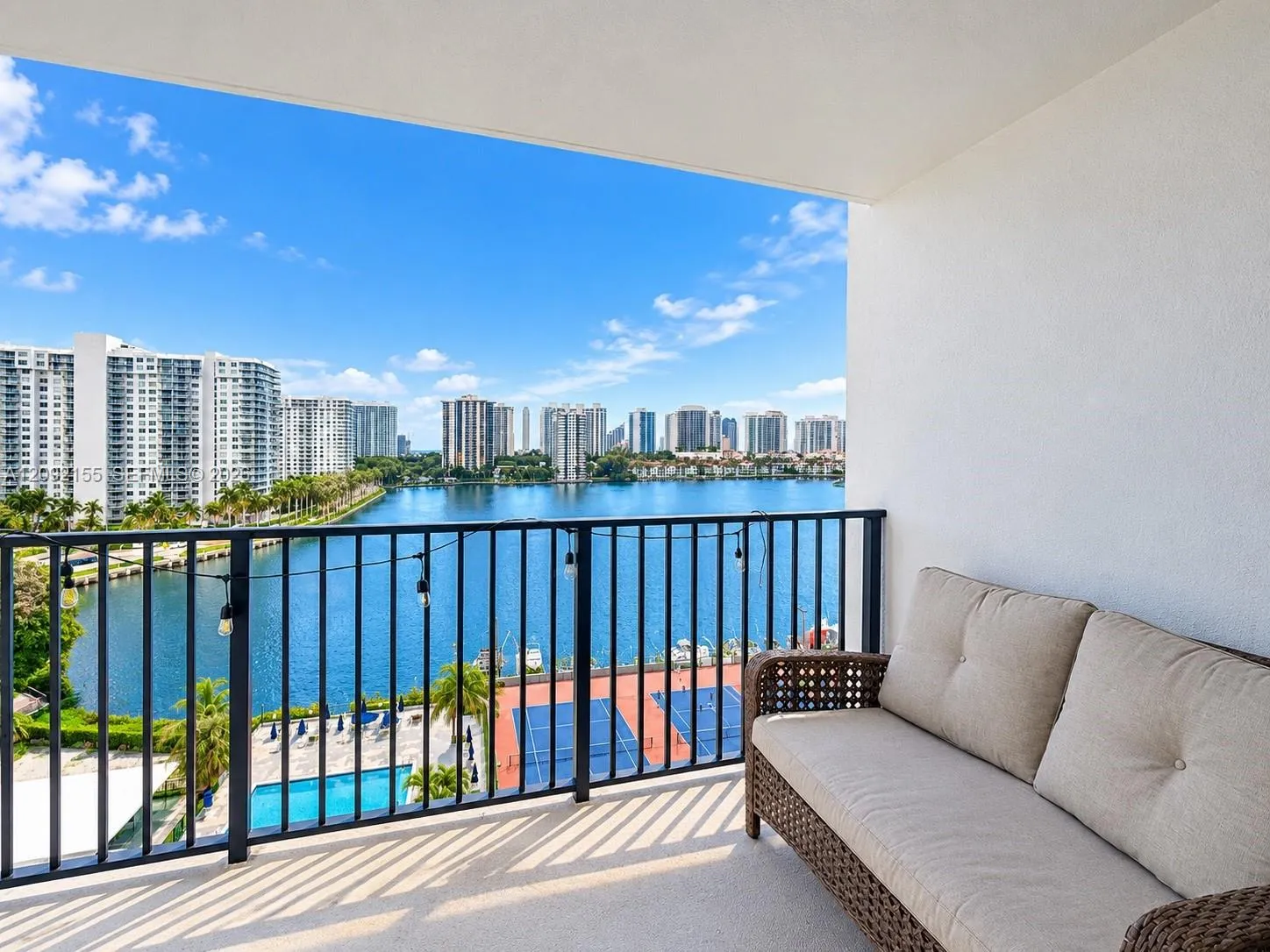 View details of listing 2750 NE 183rd Street 1009, Aventura, FL 33160 Aventura with MLS# 