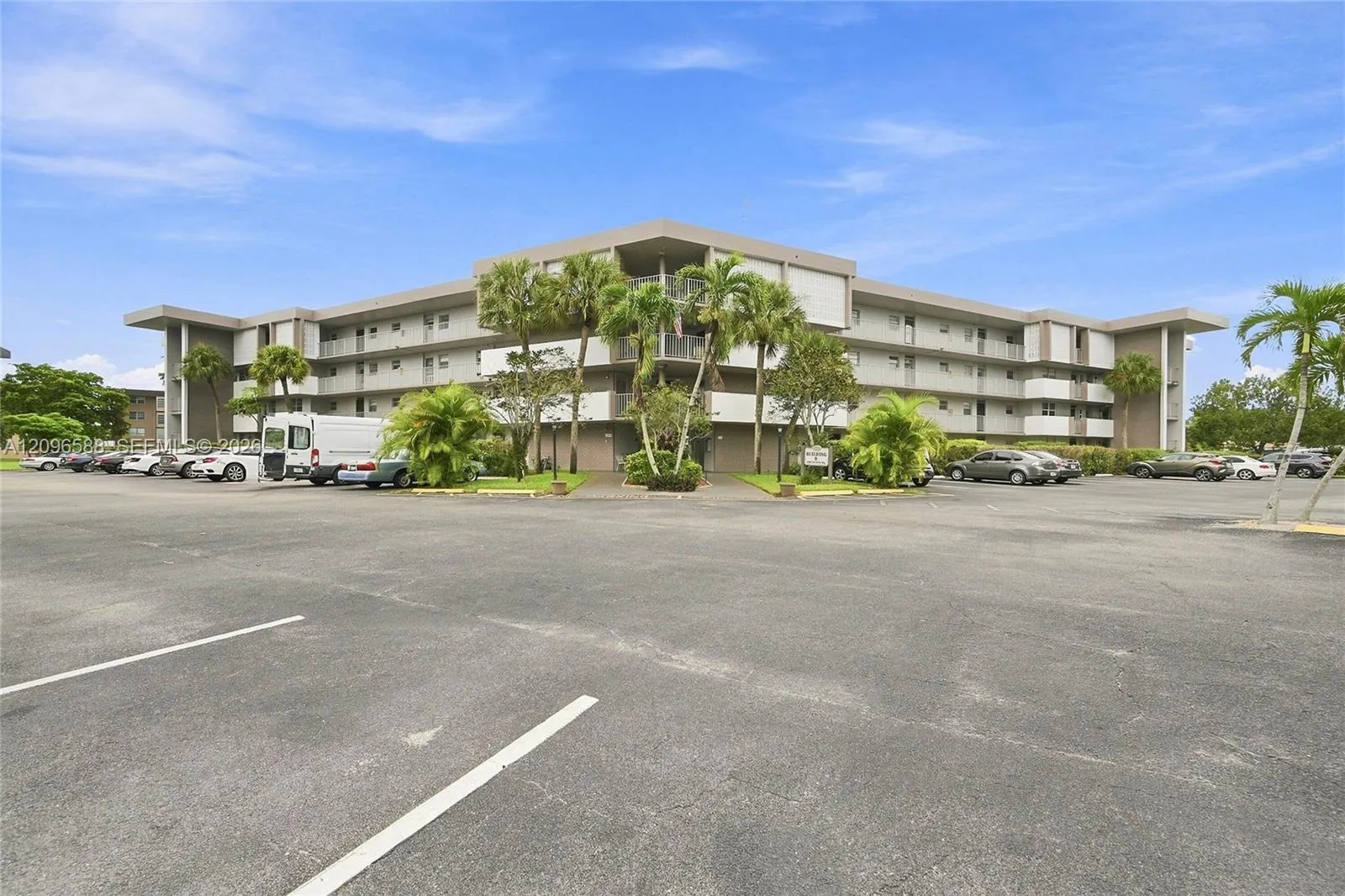 View details of listing 2800 NW 47th Terrace 206B, Lauderdale Lakes, FL 33313 Lauderdale Lakes with MLS# 
