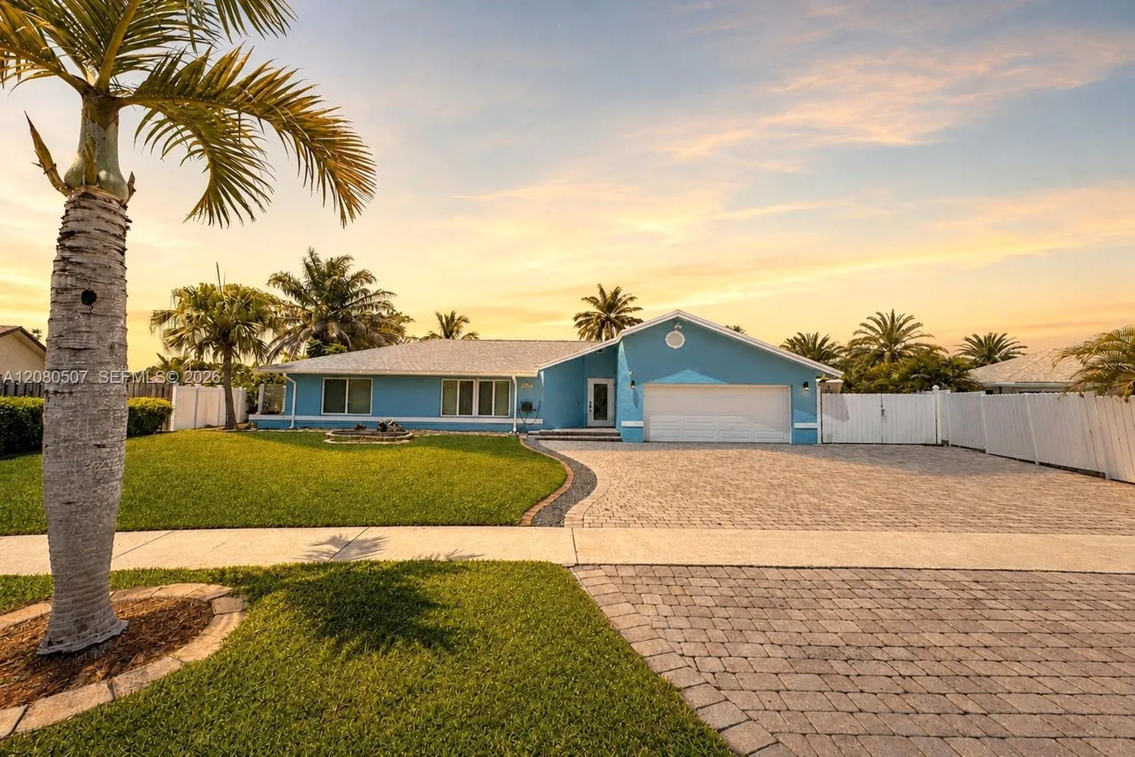 View details of listing 2811 SW 82nd Way, Davie, FL 33328 Davie with MLS#