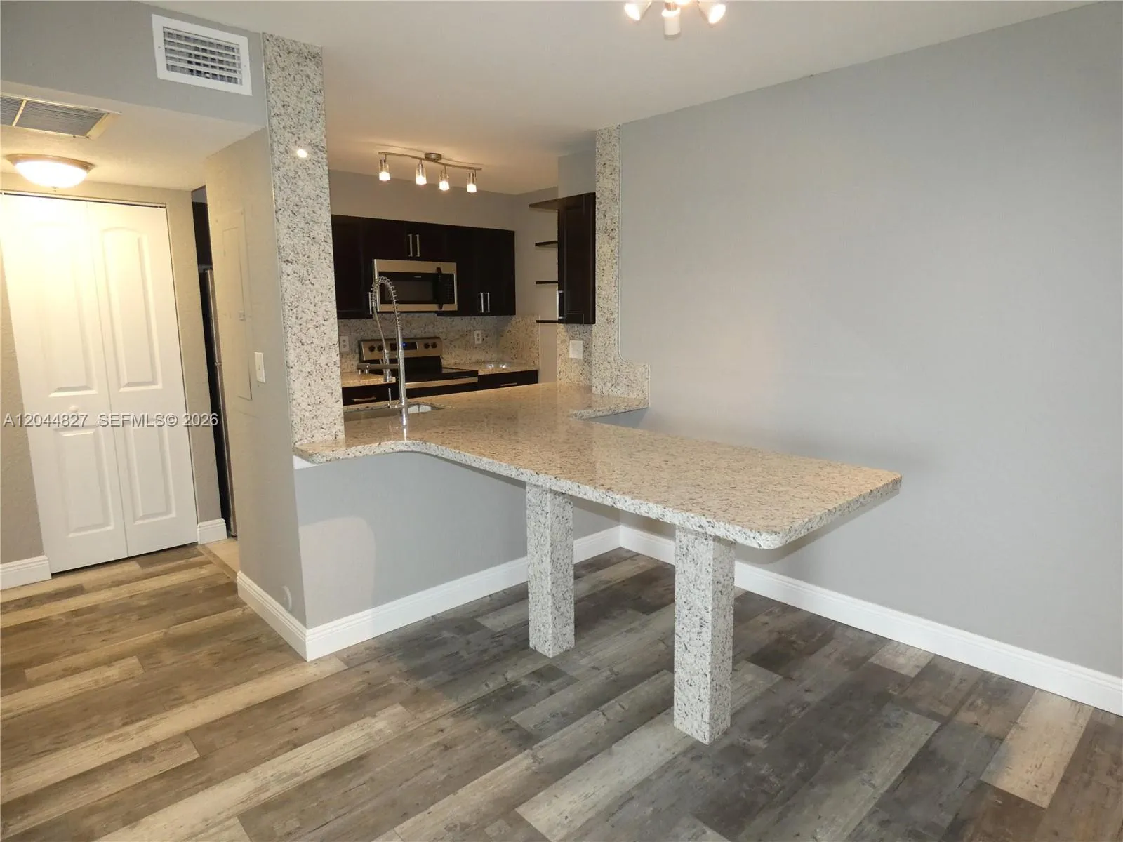 Listing  2831 N Oakland Forest Drive 101, Oakland Park, FL 33309, Oakland Park, FL 33309