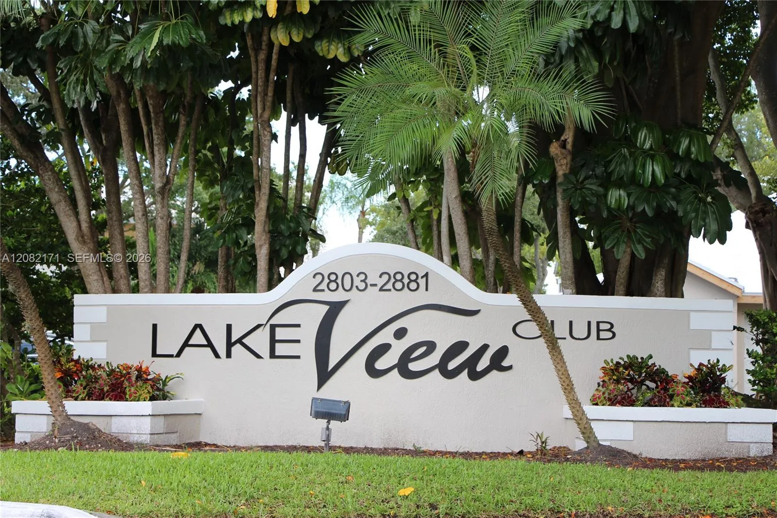 Listing  2890 N Oakland Forest Drive 204, Oakland Park, FL 33309, Oakland Park, FL 33309