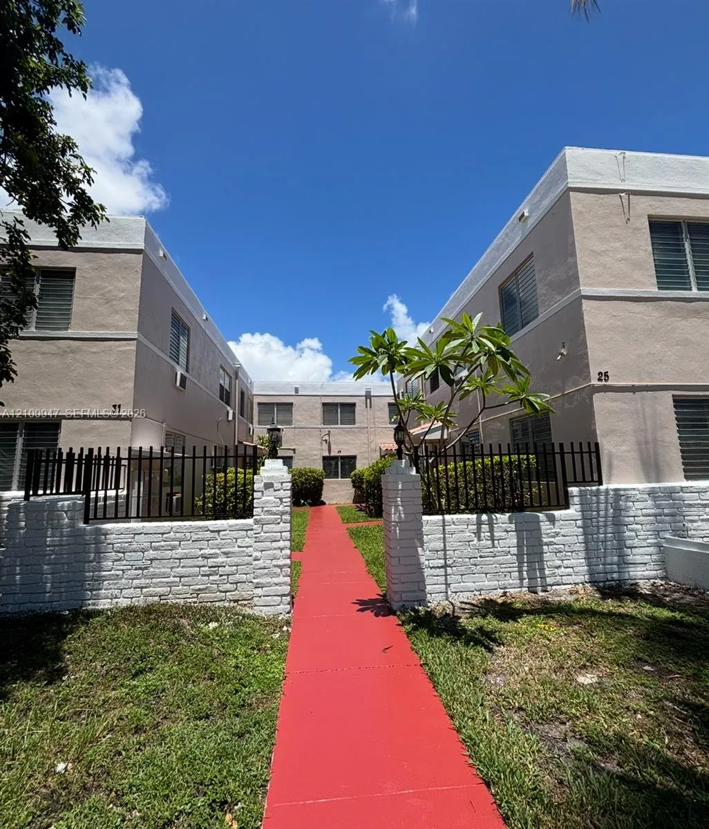 View details of listing 29 Navarre Avenue 6, Coral Gables, FL 33134 Coral Gables with MLS#