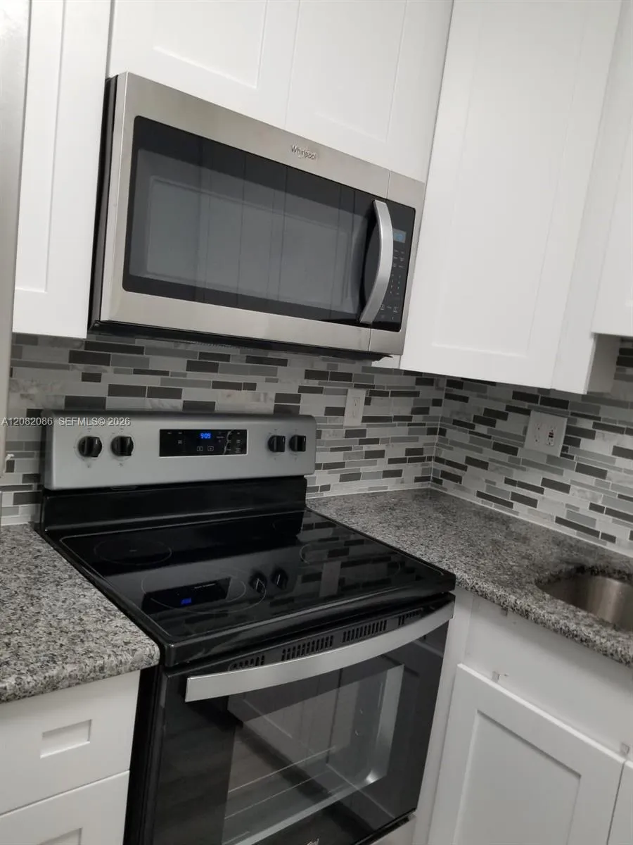 Listing  2990 NE 16th Avenue 105, Oakland Park, FL 33334, Oakland Park, FL 33334