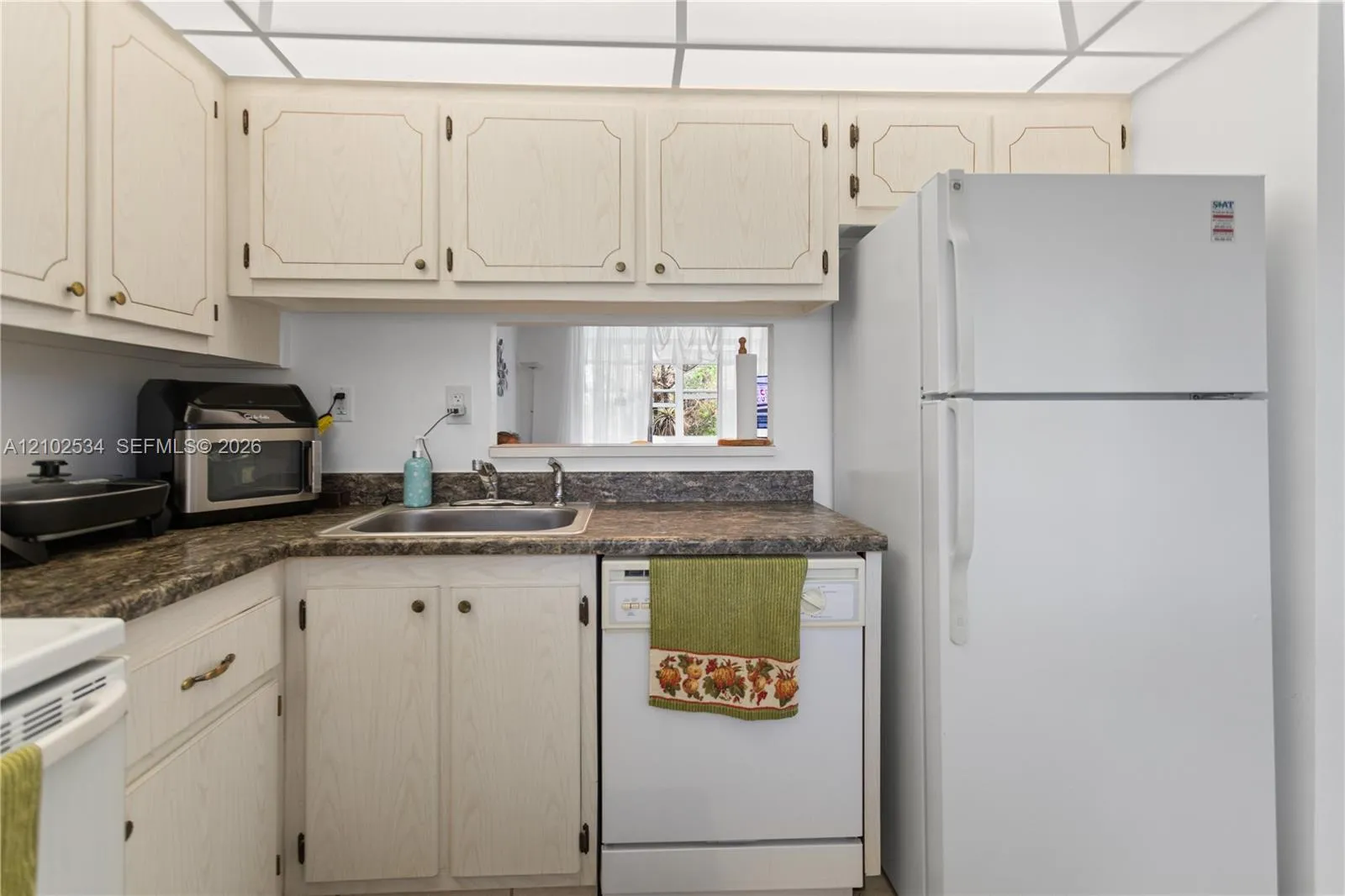 View details of listing 2998 NW 48th Terrace 424, Lauderdale Lakes, FL 33313 Lauderdale Lakes with MLS# 