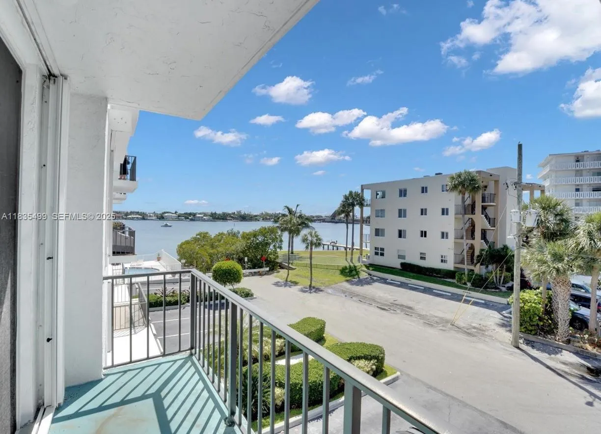 Listing  301 Croton Ave 203 203, Lantana, FL 33462, Lantana, FL 33462
