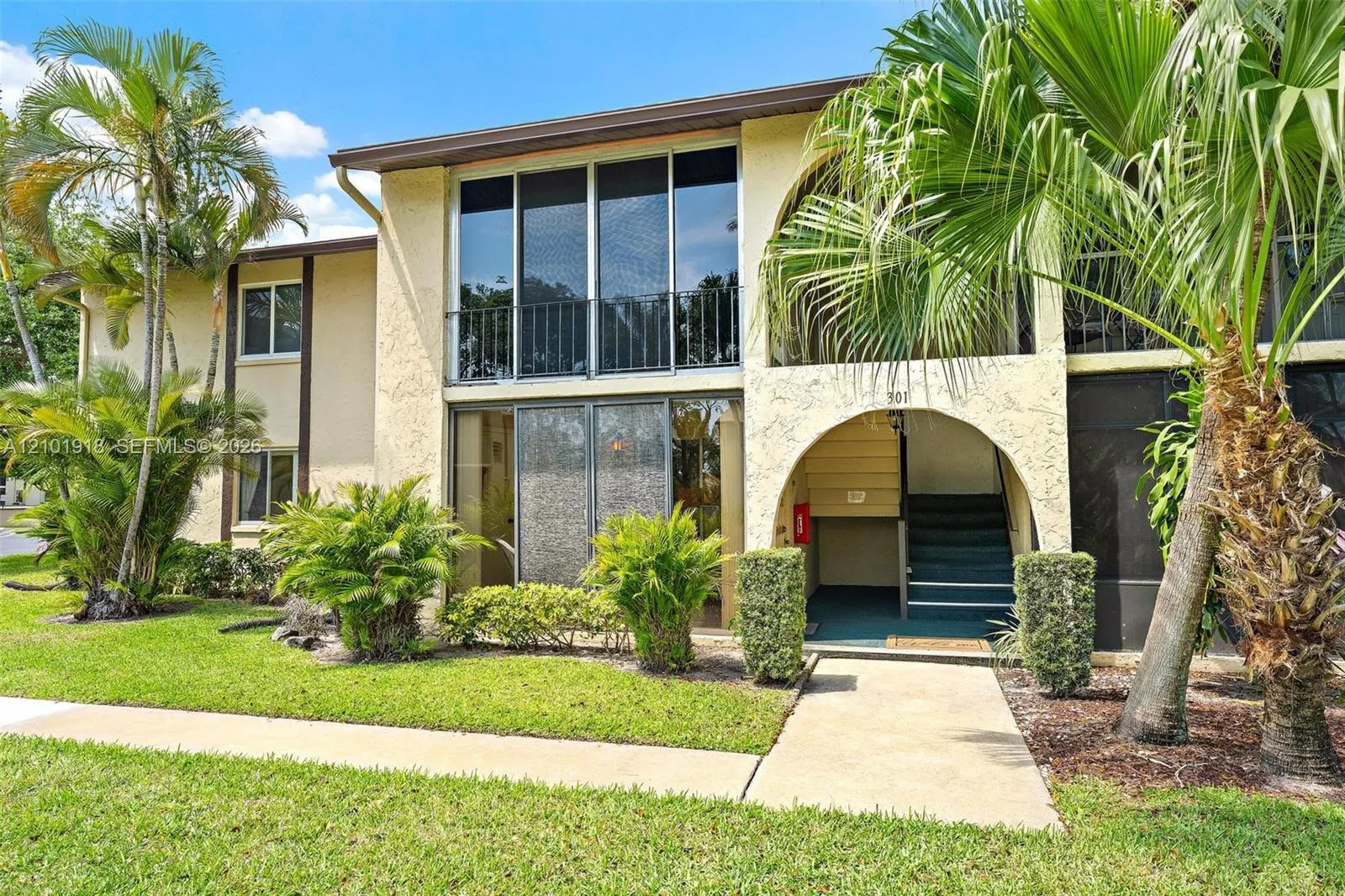 Listing  301 Pine Ridge Circle C-1, Greenacres, FL 33463, Greenacres, FL 33463