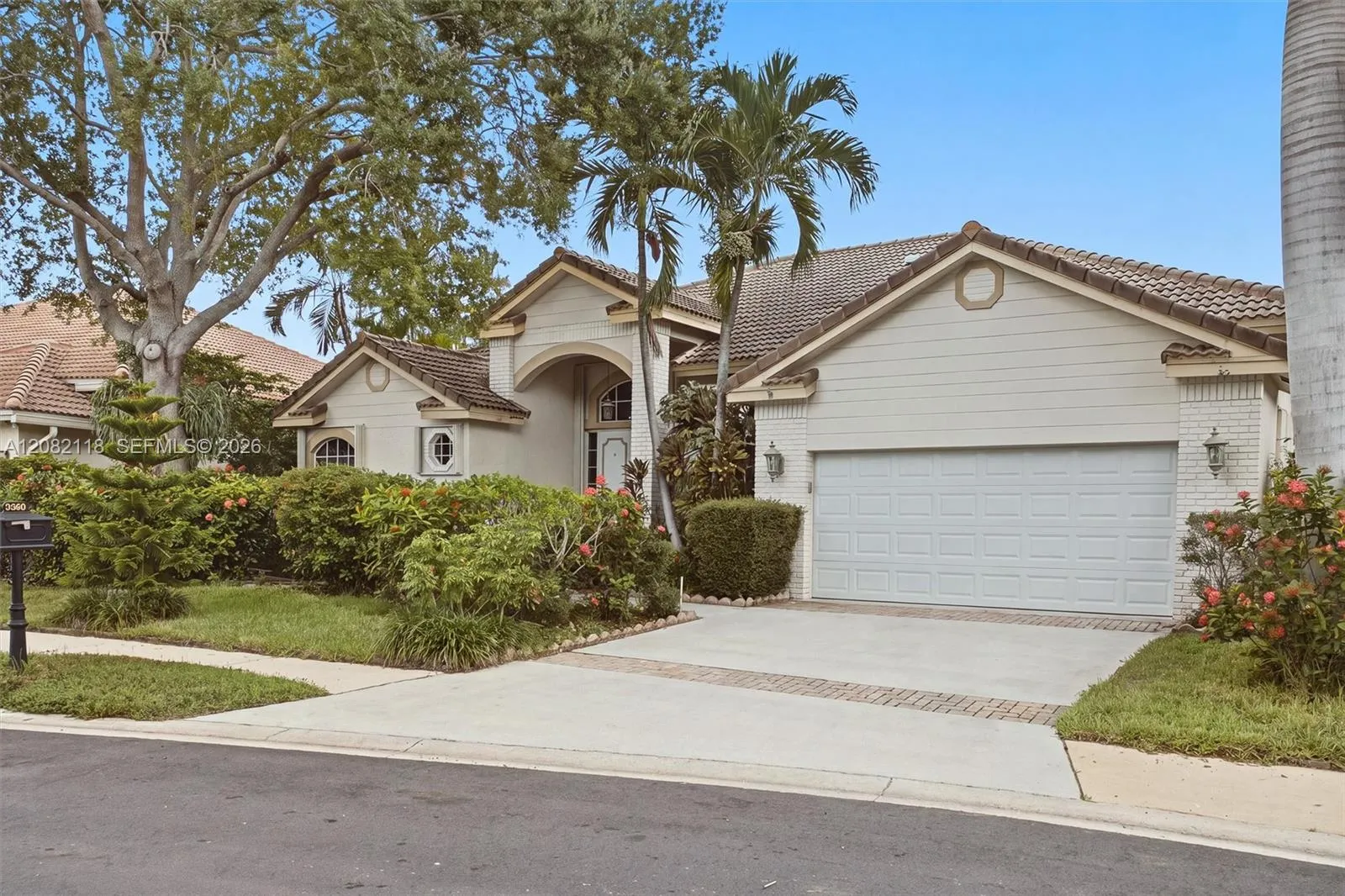 View details of listing 3026 Lakewood Drive, Weston, FL 33332 Weston with MLS#
