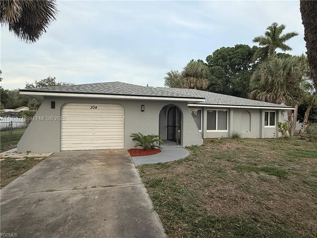 Listing  304 N Avenue, FL 33936, FL 33936