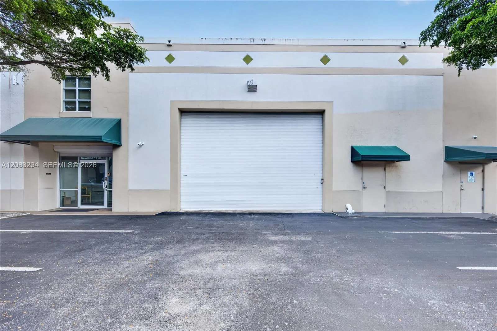 View details of listing 3042 NW 82nd Avenue, Doral, FL 33122 Doral with MLS#