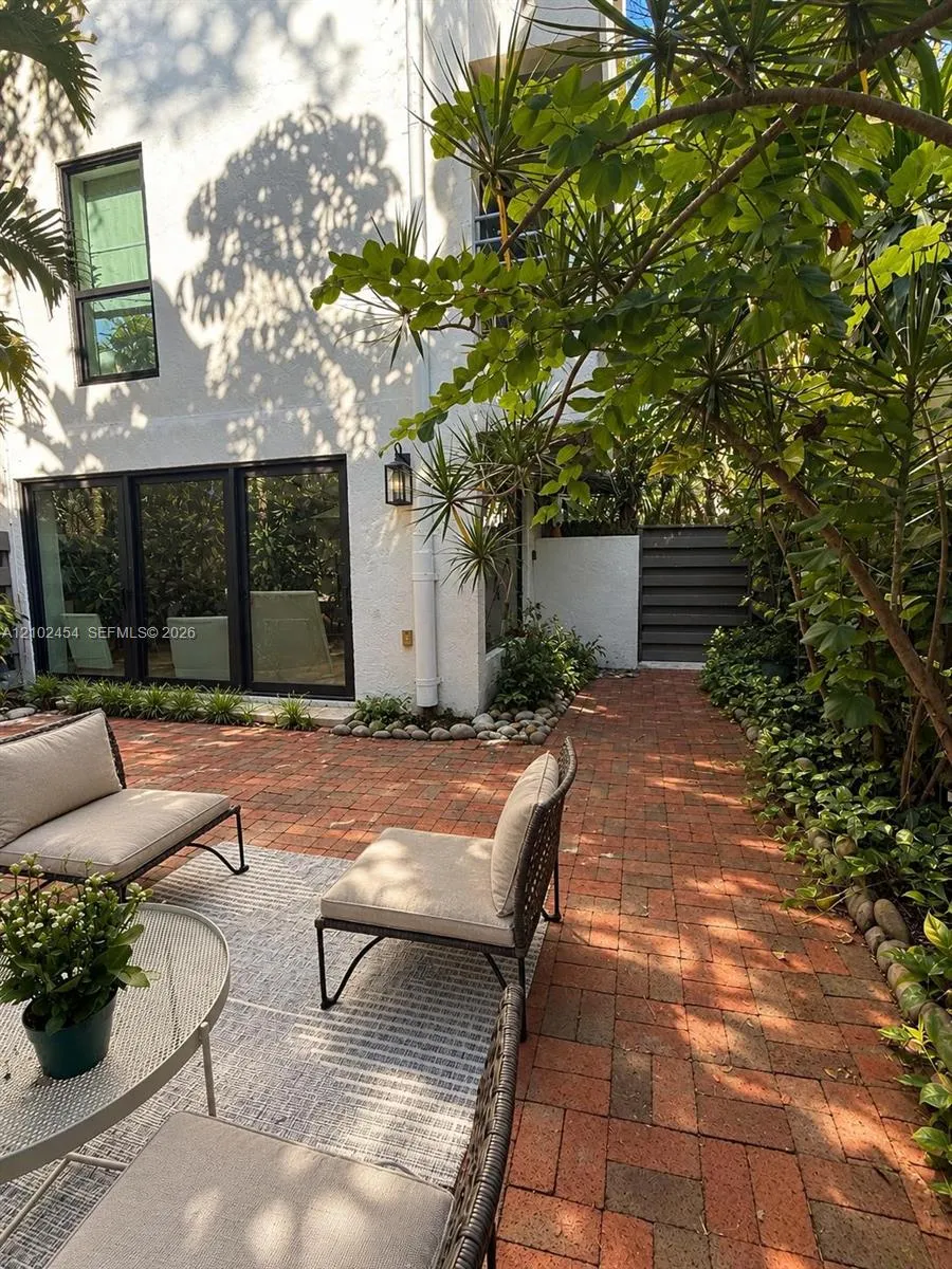 Listing  3042 SW 27th Avenue 8, Miami, FL 33133, Miami, FL 33133