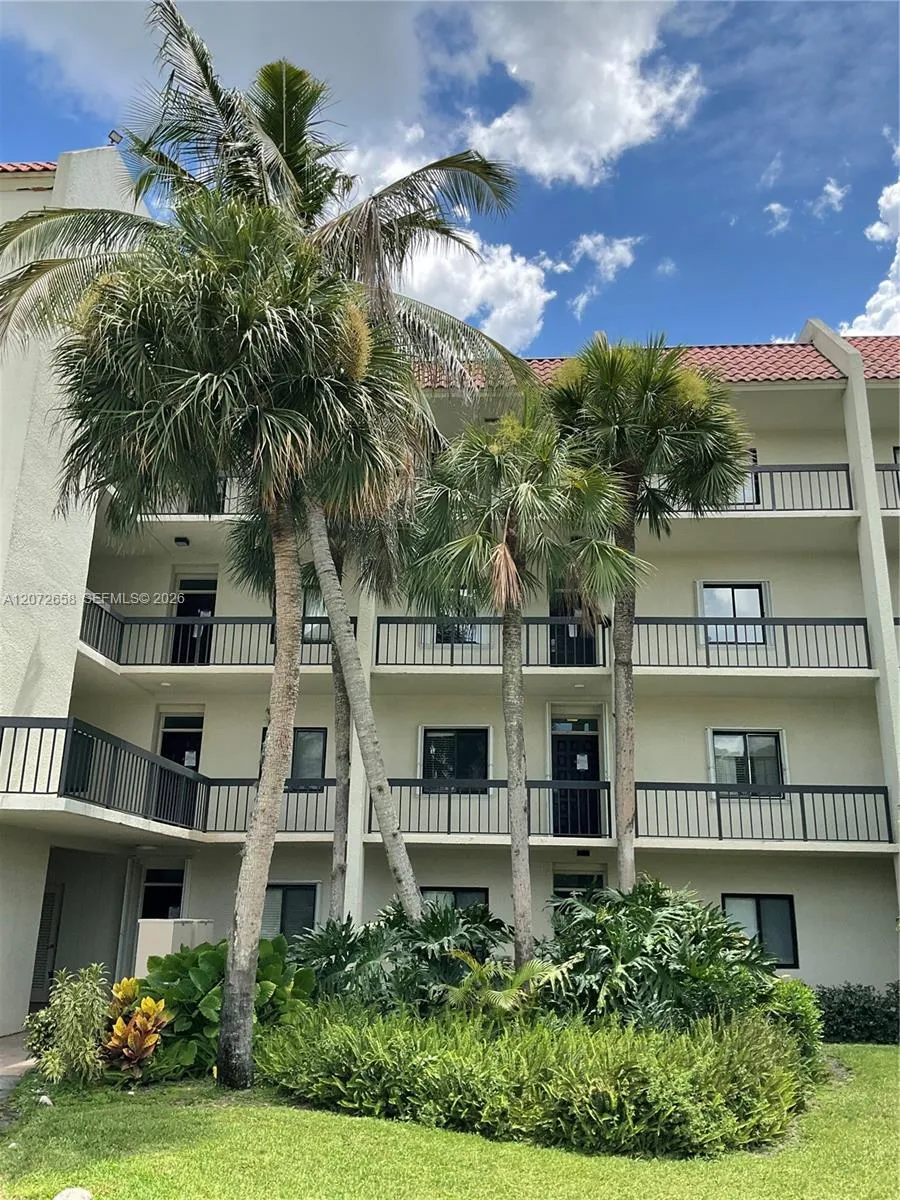 Listing  3050 Presidential Way 403, West Palm Beach, FL 33401, West Palm Beach, FL 33401